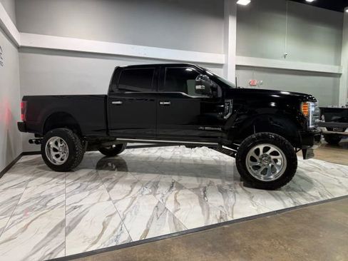 Used 2017 Ford F250 Platinum w/ Platinum Ultimate Package image 5