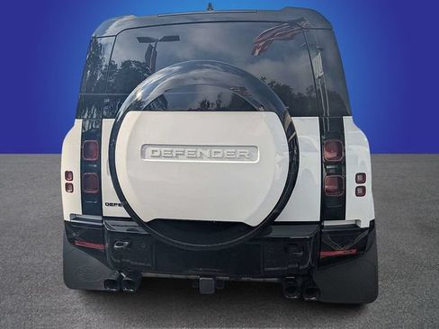 Used 2025 Land Rover Defender 110 X-Dynamic SE AWD/4WD image 4