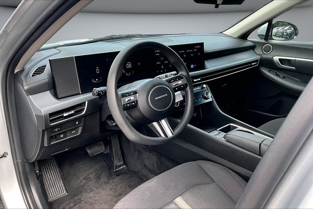 Used 2025 Hyundai Sonata SEL FWD image 17