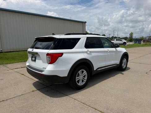 Used 2021 Ford Explorer XLT AWD/4WD image 3