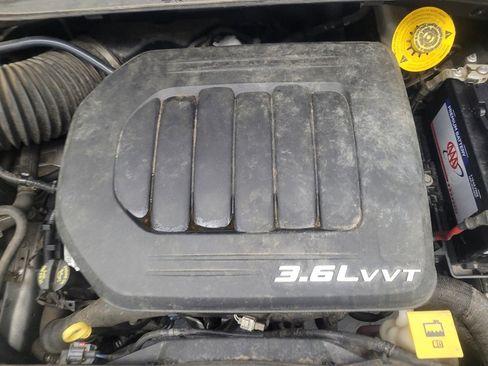 Used 2017 Dodge Grand Caravan SE image 30