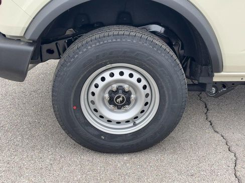 New 2025 Ford Bronco 4-Door image 4