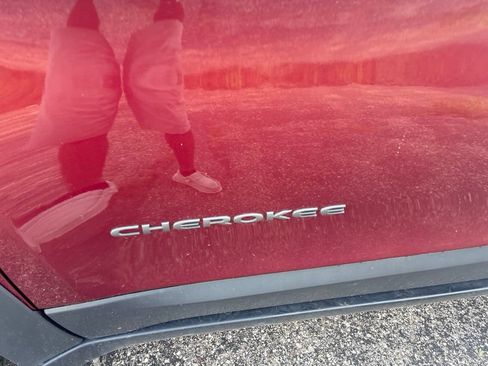 Used 2020 Jeep Cherokee Trailhawk w/ Cold Weather Group AWD/4WD image 4