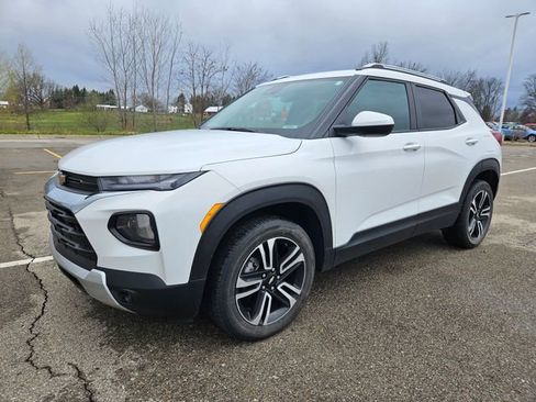 Used 2023 Chevrolet TrailBlazer LT w/ Convenience Package image 3