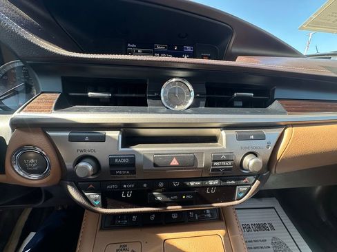 Used 2016 Lexus ES 350 w/ Luxury Package w/Wood Trim FWD image 18