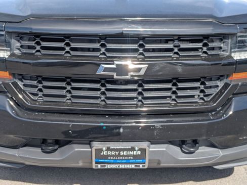 Used 2019 Chevrolet Silverado 1500 Custom w/ Custom Convenience Package image 10