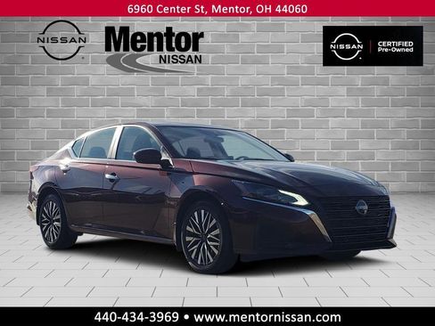 Used 2023 Nissan Altima 2.5 SV w/ SV Premium Package image 1