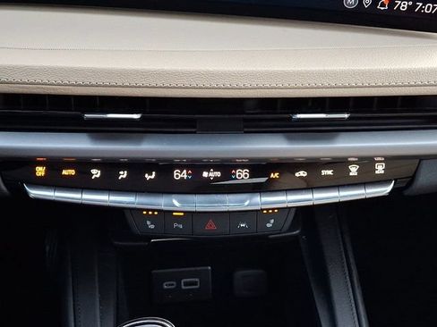 Certified 2024 Cadillac XT4 Luxury w/ Cold Weather Package AWD/4WD image 19