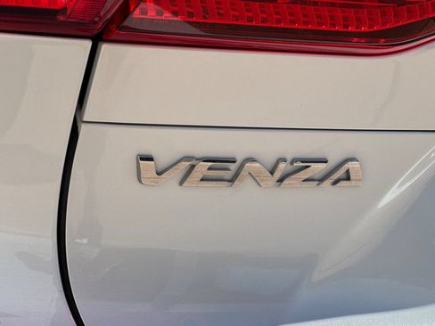 Certified 2023 Toyota Venza XLE AWD/4WD image 35