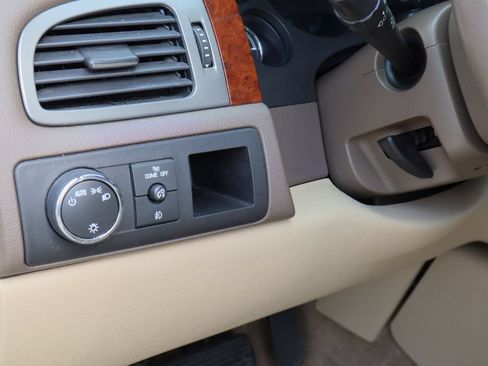 Used 2012 Chevrolet Avalanche LTZ RWD image 13