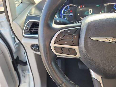 Used 2023 Chrysler Pacifica Limited FWD image 22