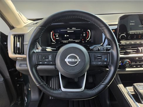 Used 2023 Nissan Pathfinder Platinum AWD/4WD image 17
