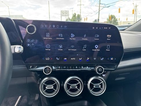 Used 2024 Chevrolet Blazer EV LT AWD/4WD image 12