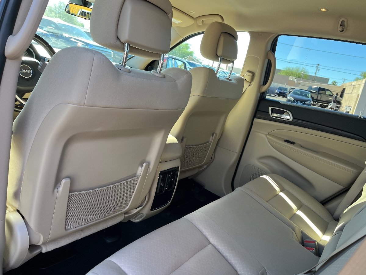 Used 2020 Jeep Grand Cherokee Laredo AWD/4WD image 27