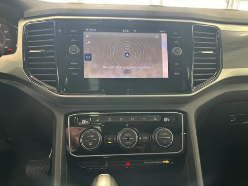 Used 2023 Volkswagen Atlas Cross Sport SEL image 3