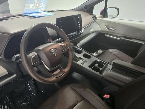 Used 2024 Toyota Sienna Platinum FWD image 20