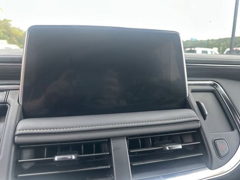 Used 2024 GMC Yukon SLT w/ SLT Luxury Package image 21