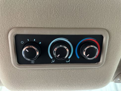 Used 2025 Chevrolet Express 3500 LS image 21