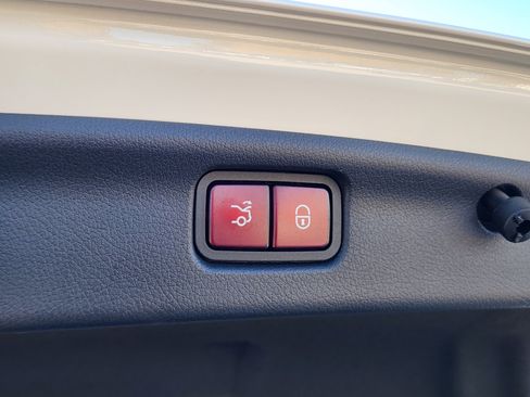 Used 2023 Mercedes-Benz C 300 Sedan image 40