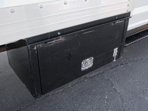 Used 2017 Ford F550 2WD Regular Cab Super Duty image 18