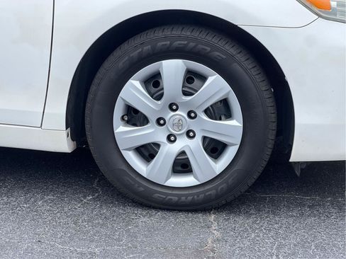Used 2010 Toyota Camry LE FWD image 25