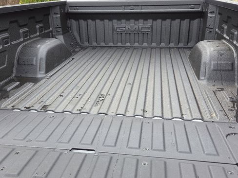 New 2026 GMC Sierra 1500 SLT image 7