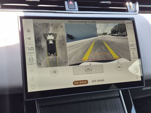 Certified 2026 Land Rover Range Rover Evoque Dynamic SE AWD/4WD image 31