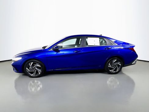Used 2025 Hyundai Elantra Limited image 9