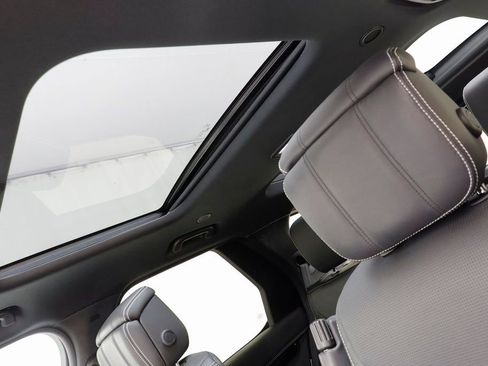 Used 2023 Land Rover Discovery HSE R-Dynamic image 15