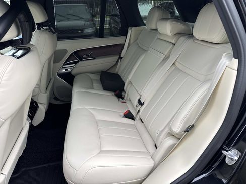 Used 2026 Land Rover Range Rover SE image 14