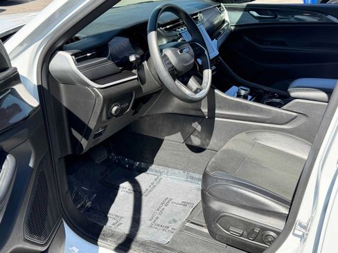 Used 2023 Jeep Grand Cherokee L Laredo RWD image 22
