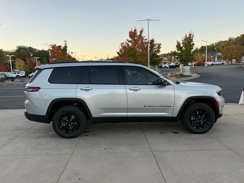 New 2025 Jeep Grand Cherokee L Altitude image 7