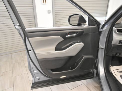 Used 2024 Toyota Highlander XLE image 15