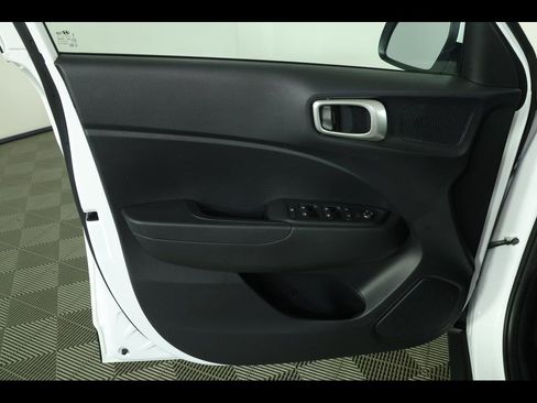 Used 2026 Hyundai Venue SE image 22