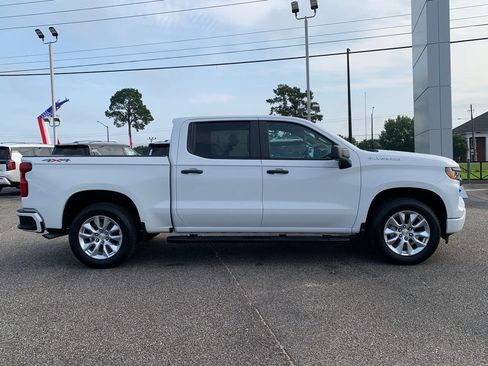 Used 2024 Chevrolet Silverado 1500 Custom AWD/4WD image 2