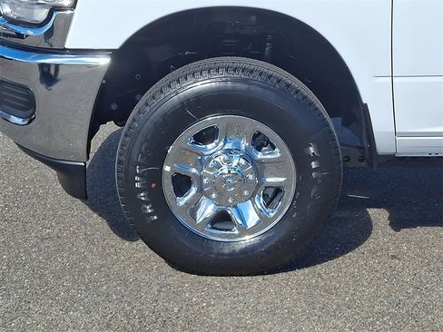 Used 2024 RAM 2500 Tradesman w/ Chrome Appearance Group image 8
