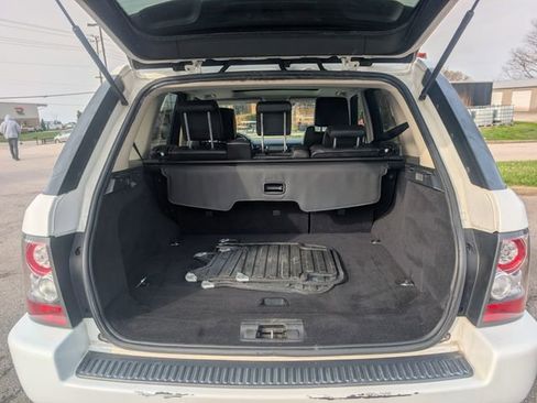 Used 2011 Land Rover Range Rover Sport HSE image 18