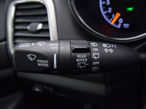 Used 2018 Jeep Grand Cherokee Laredo image 32