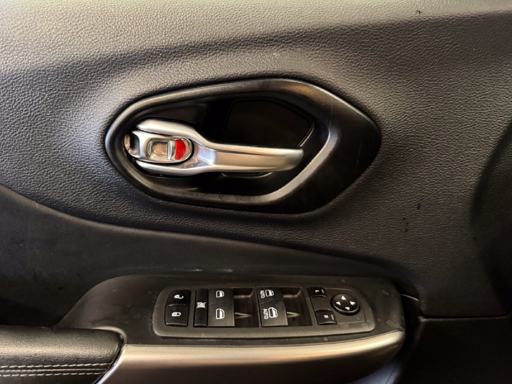 Used 2022 Jeep Cherokee Latitude Lux AWD/4WD image 19