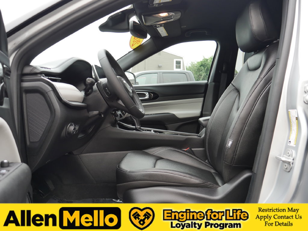 Used 2026 Jeep Compass Limited AWD/4WD image 12