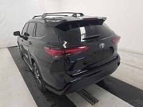 Used 2022 Toyota Highlander XLE image 4
