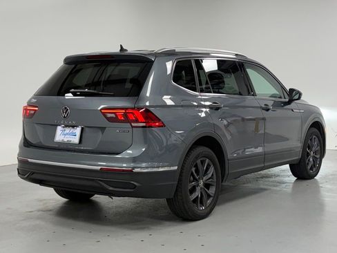 Used 2022 Volkswagen Tiguan SE w/ Panoramic Sunroof Package image 4