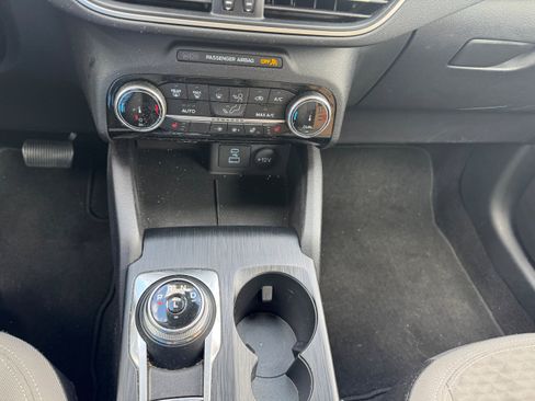 Used 2022 Ford Escape SE w/ SE Sport Appearance Package AWD/4WD image 12