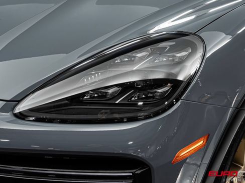 Used 2022 Porsche Cayenne Turbo GT AWD/4WD image 12