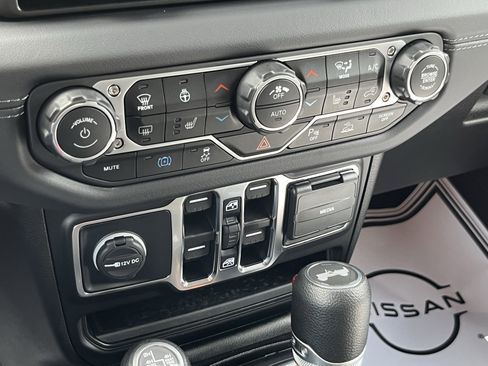 Used 2025 Jeep Wrangler Unlimited Sahara w/ Safety Group image 24