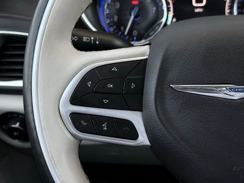 Used 2020 Chrysler Pacifica Limited image 36