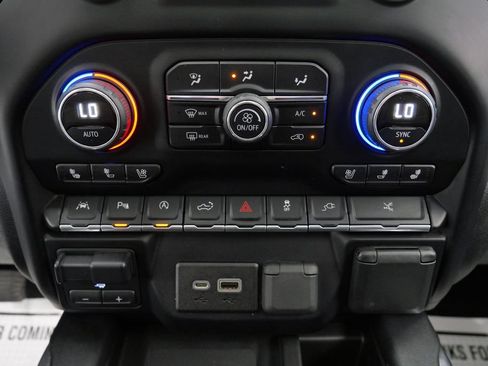 Used 2019 Chevrolet Silverado 1500 High Country w/ Technology Package AWD/4WD image 30