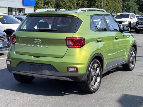 Used 2024 Hyundai Venue SEL FWD image 4