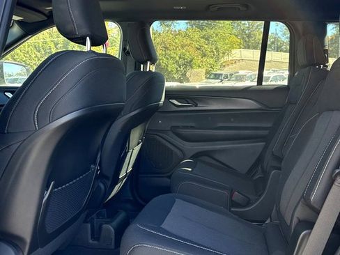 New 2025 Jeep Grand Cherokee L Laredo image 22