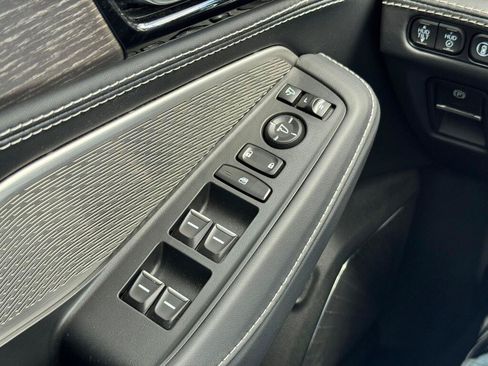 Used 2023 Acura MDX SH-AWD w/ Advance Package image 29